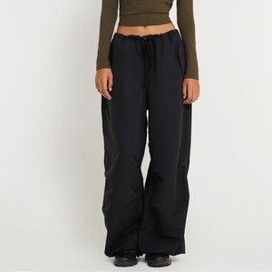 Chute trouser in microfiber black